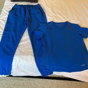New Jaanuu royal blue jogger style scrubs set in small